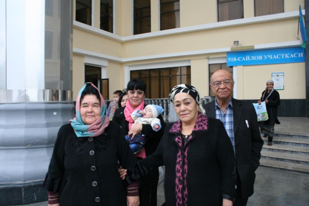 Uzbek family after voting. 