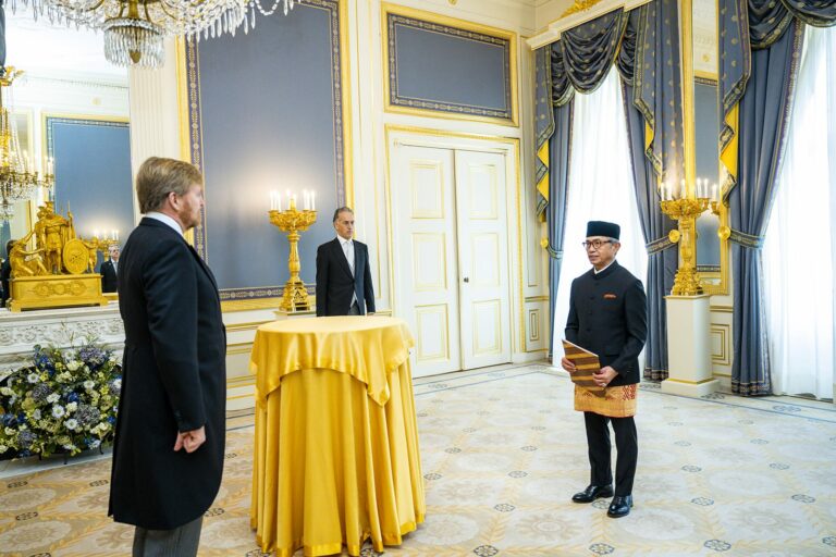 Indonesian Ambassador Hand Over Credentials to The King of Netherlands